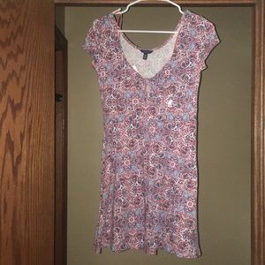 Paisley Aéropostale short sleeved dress.